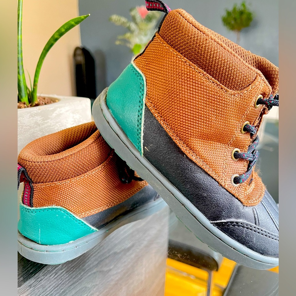 Boots Oshkosh size 11